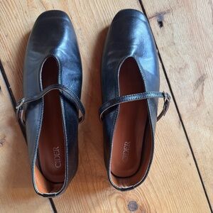 Black leather flat Mary Janes size 39 EU/ US 8 Cider *like new condition*